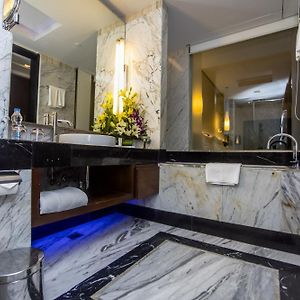 Corner King Room